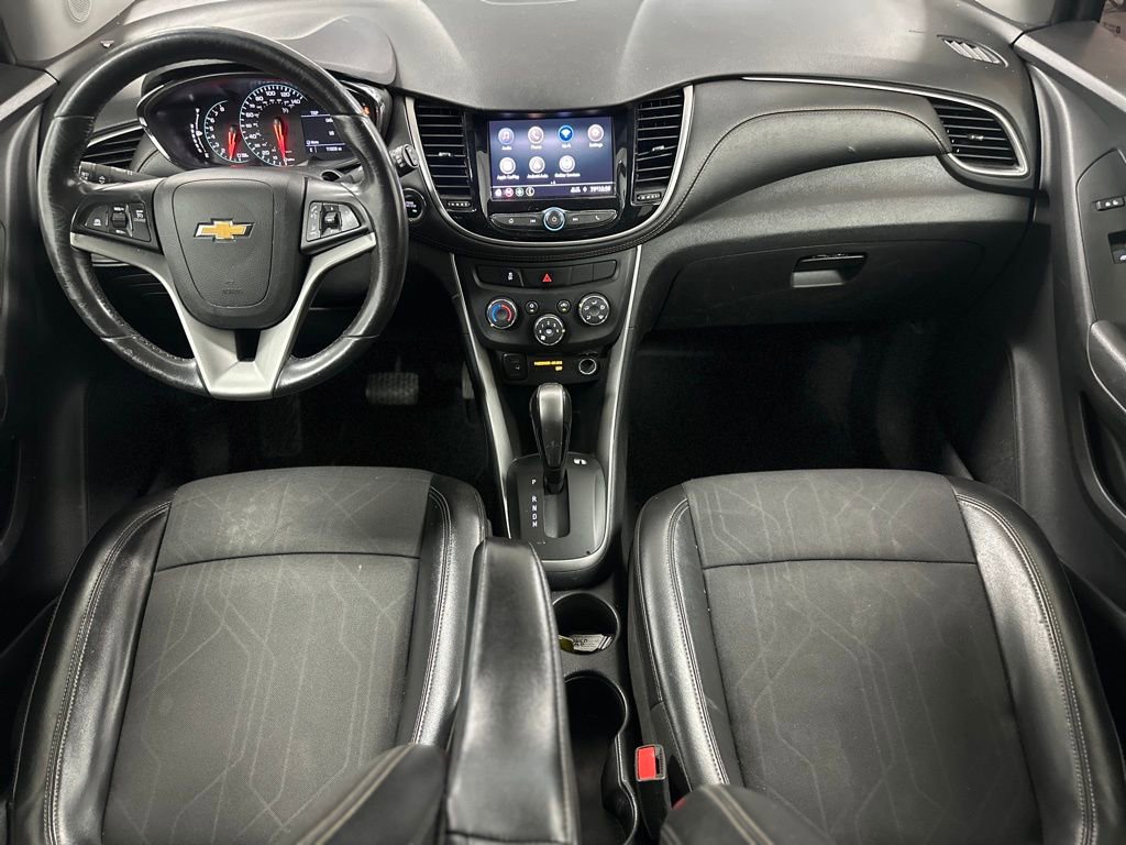 Used 2020 Chevrolet Trax LT w/ LT Convenience Package FWD image 3