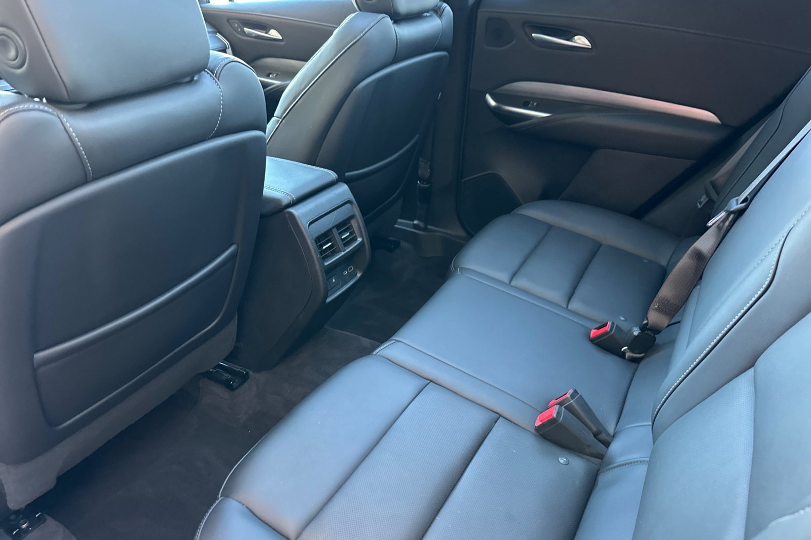 Used 2024 Cadillac XT4 Premium Luxury image 14