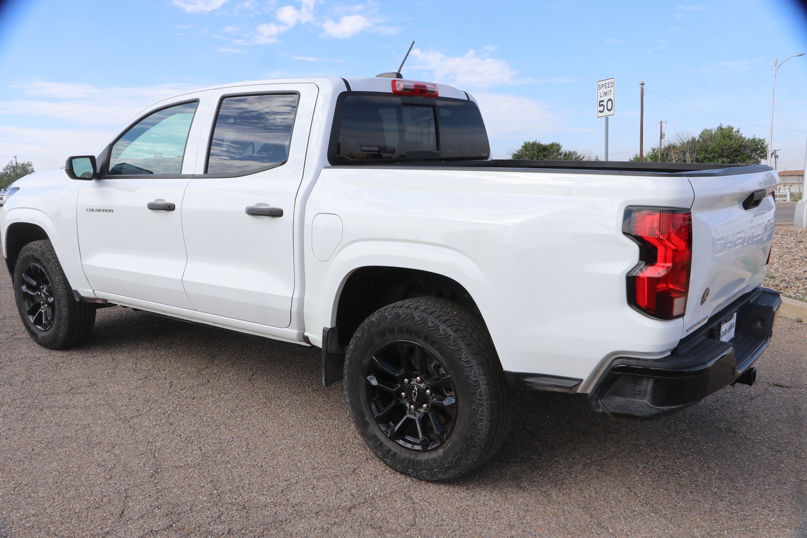 Used 2025 Chevrolet Colorado W/T w/ Advanced Trailering Package RWD image 5