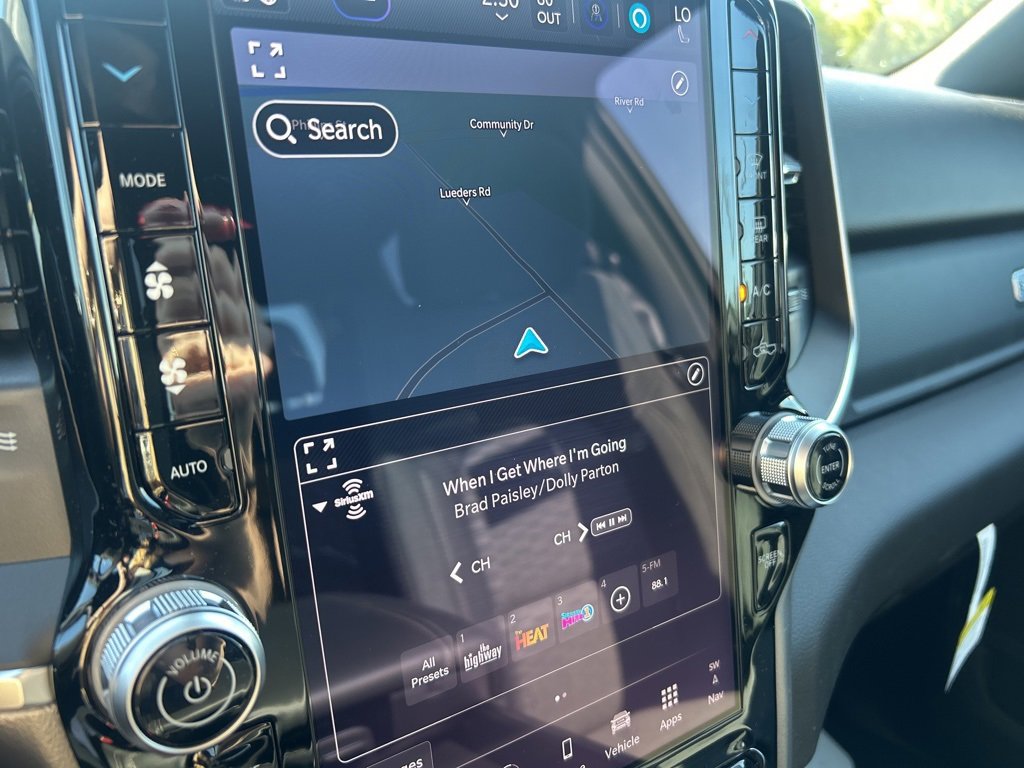 New 2026 RAM 1500 4x4 Crew Cab image 33