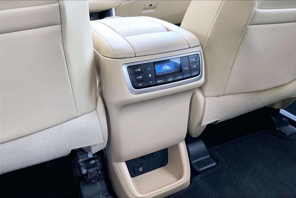 Used 2015 Toyota Highlander Limited Platinum AWD/4WD image 11