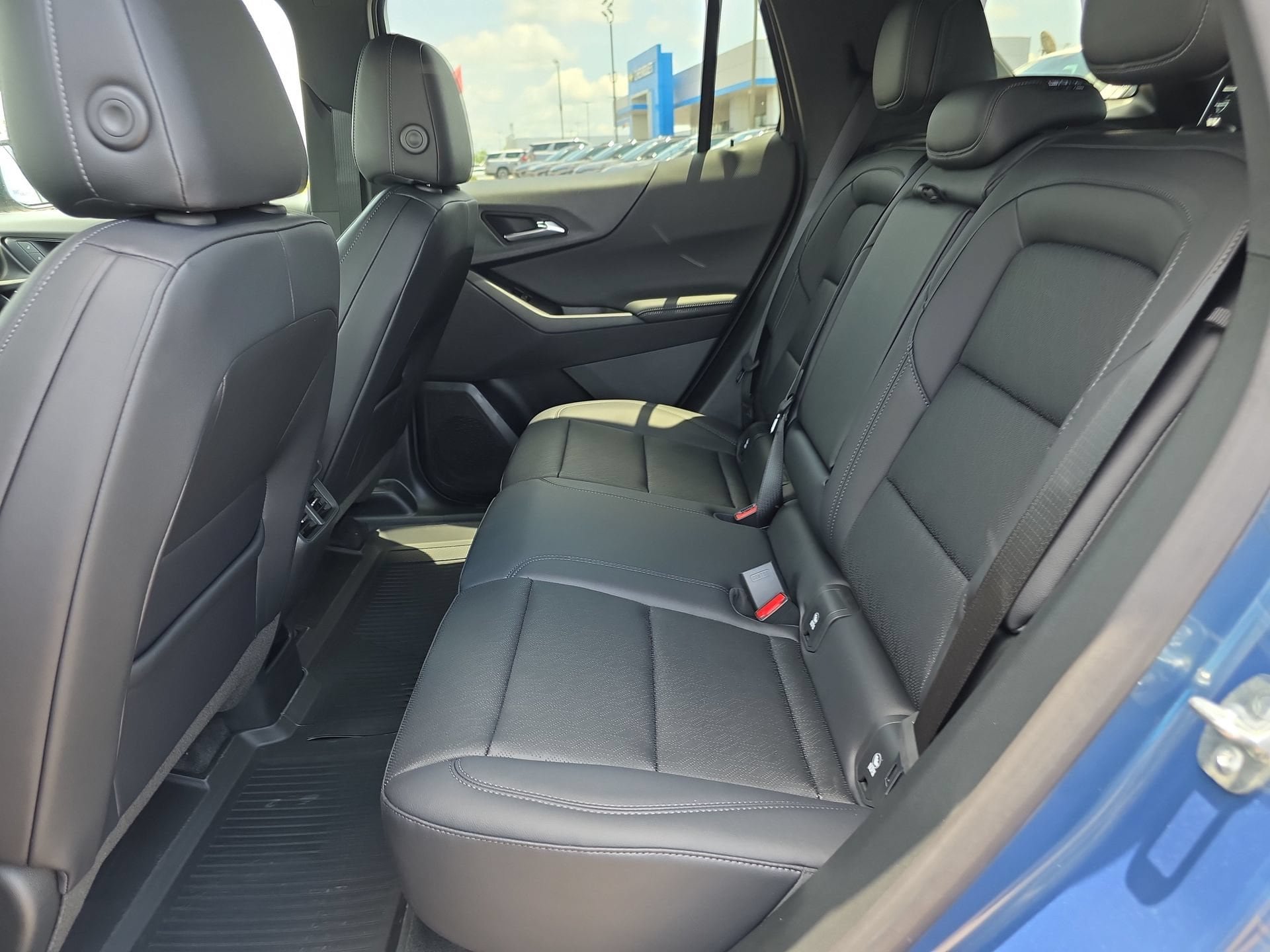 New 2026 Chevrolet Equinox LT w/ Convenience Package II FWD image 11