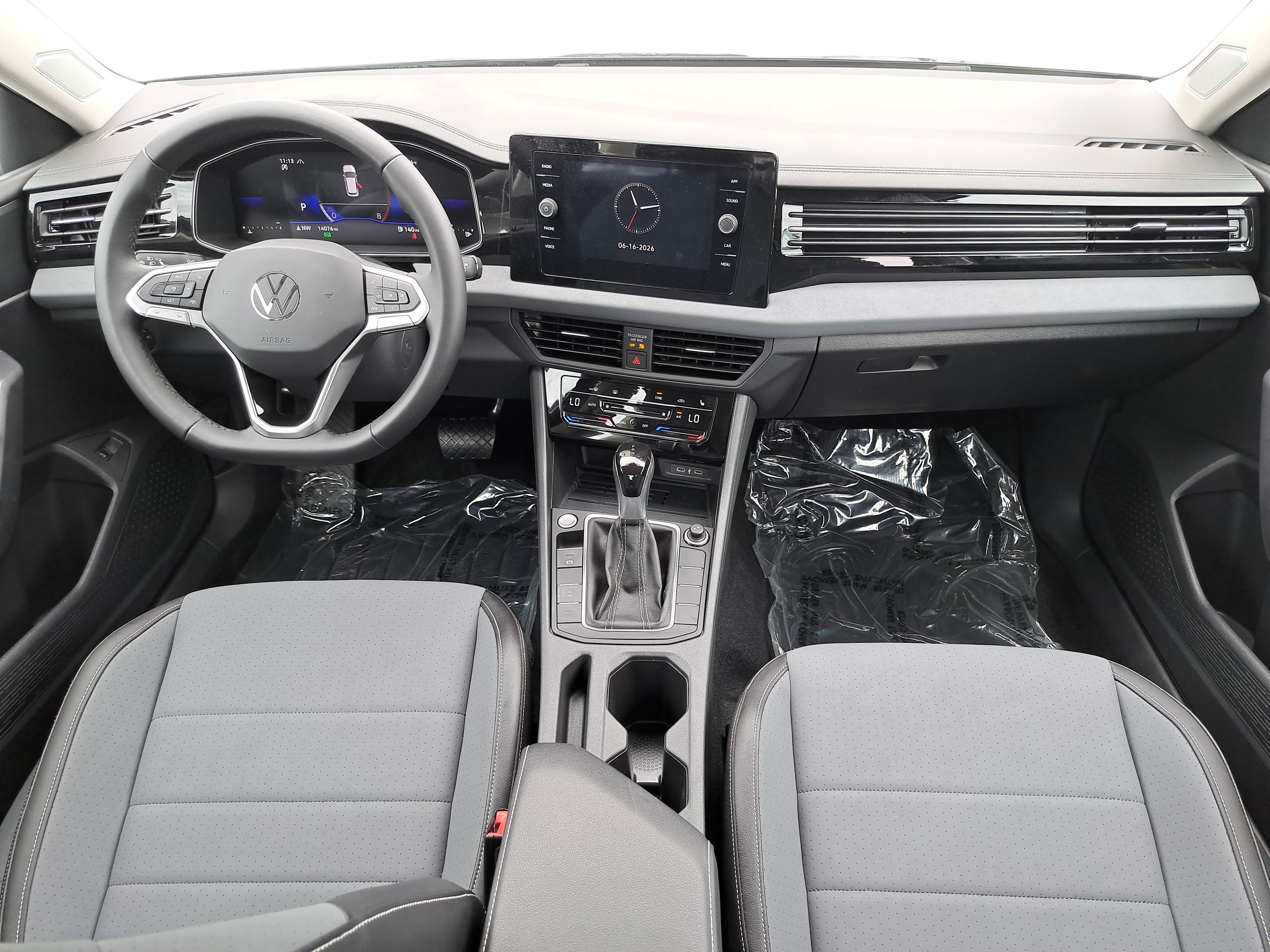 Certified 2025 Volkswagen Jetta SE FWD image 9