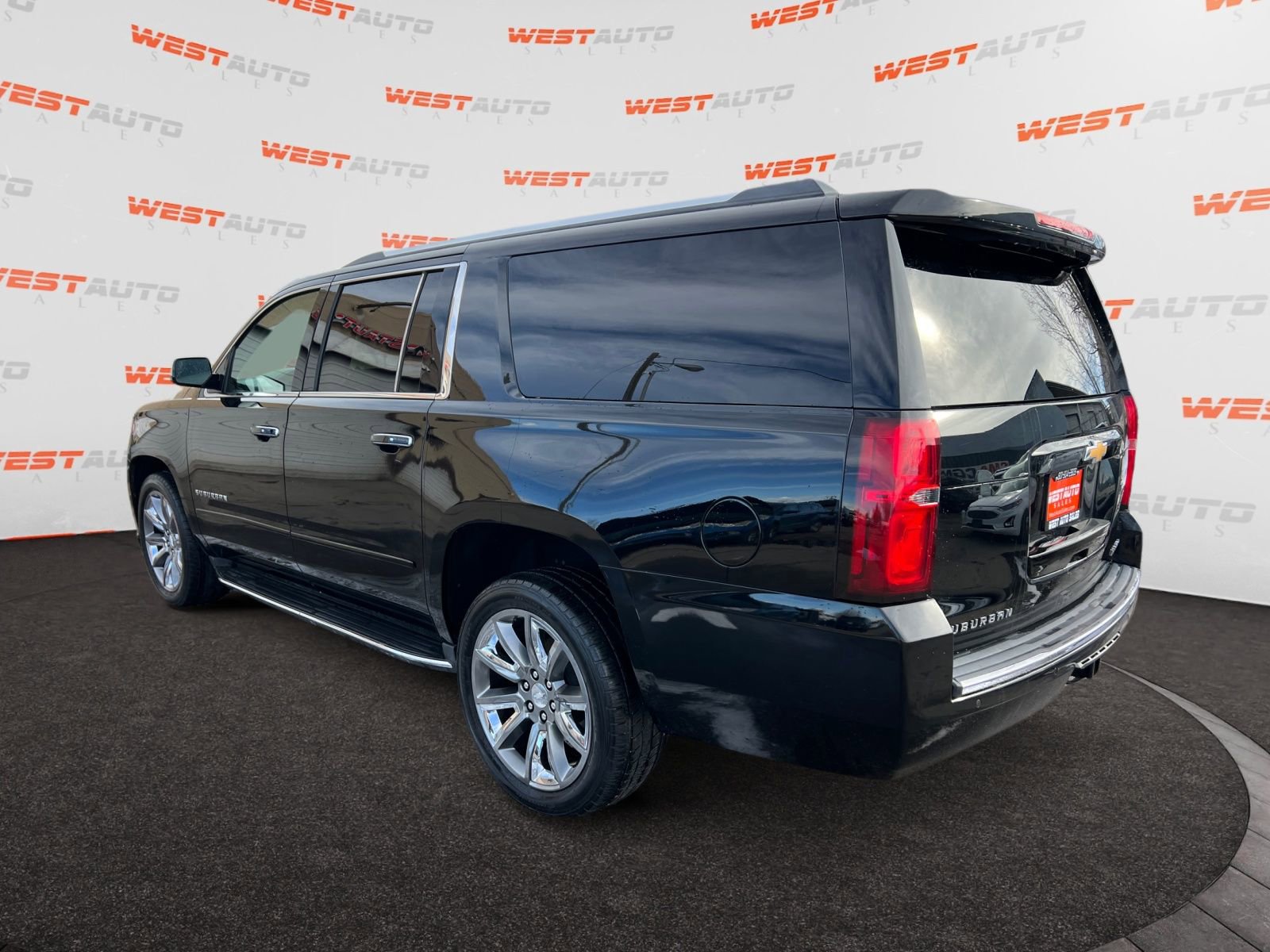 Used 2019 Chevrolet Suburban Premier image 3