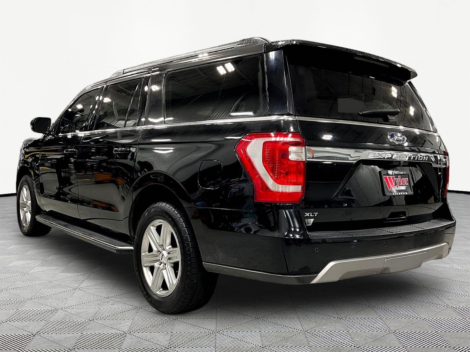 Used 2018 Ford Expedition Max XLT w/ Equipment Group 202A AWD/4WD image 4