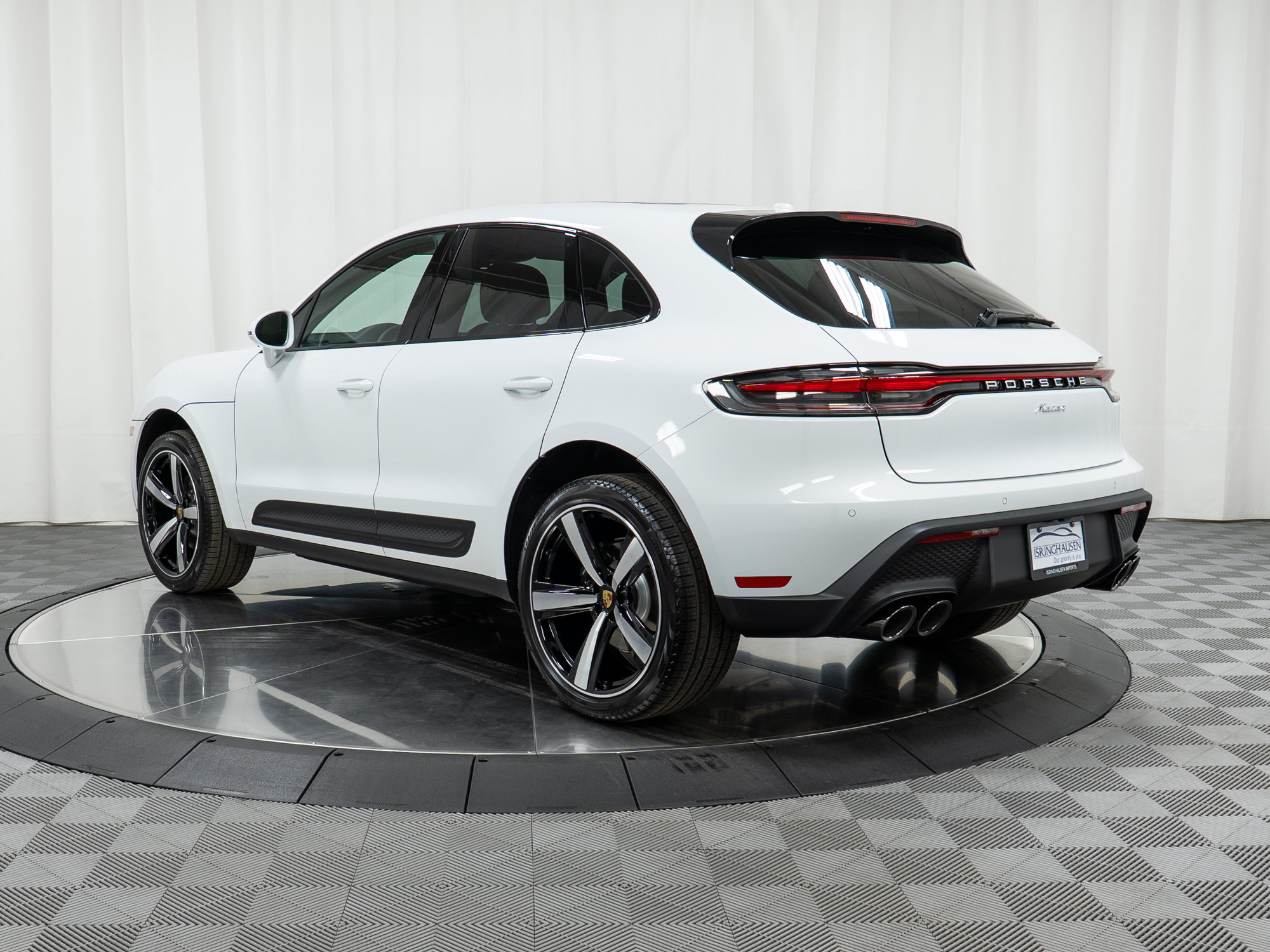 Certified 2025 Porsche Macan image 3
