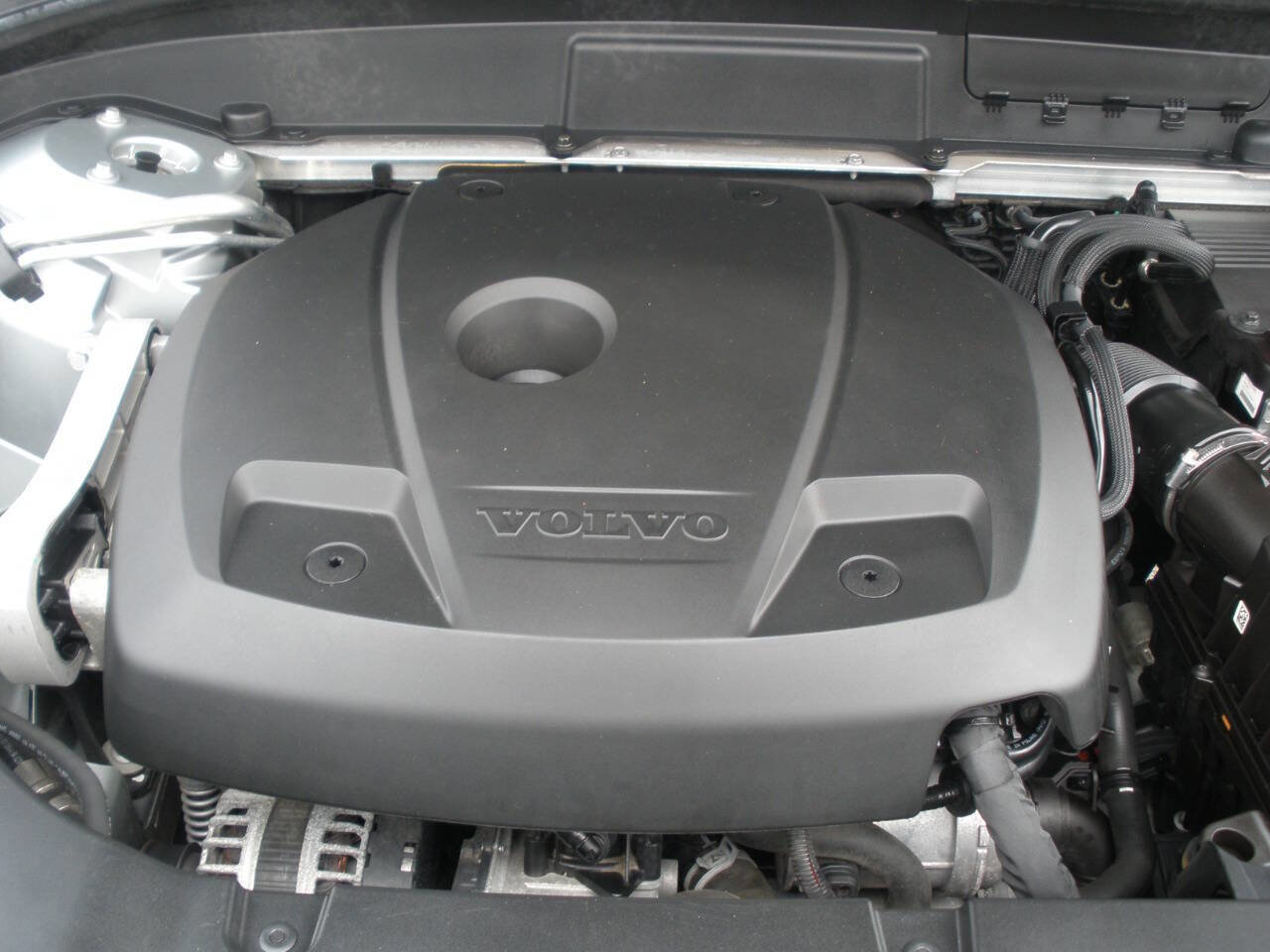 Used 2018 Volvo XC60 T5 Momentum AWD/4WD image 13