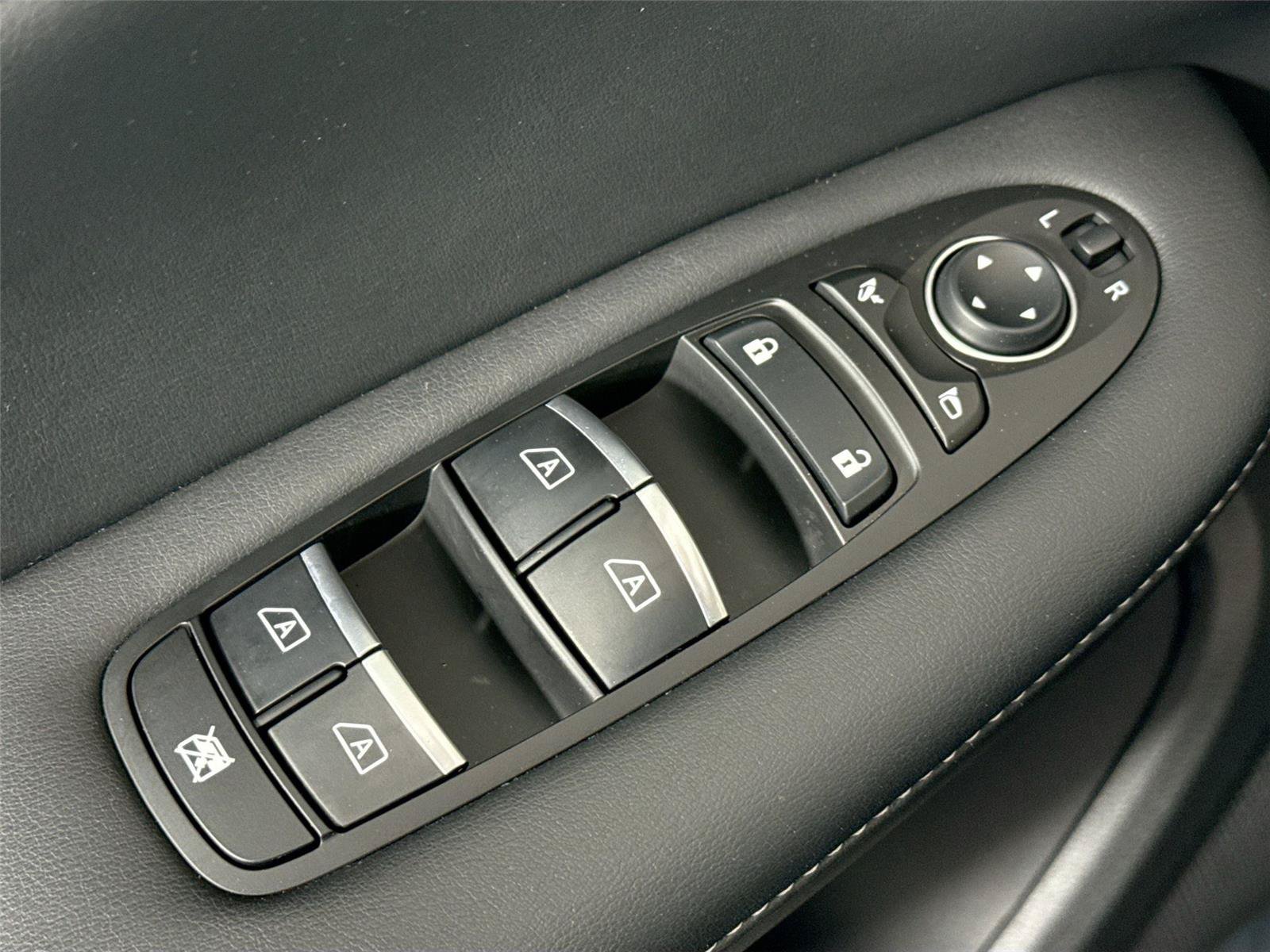Used 2025 INFINITI QX50 Sport AWD/4WD image 28