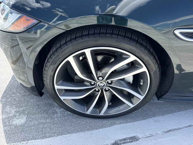 Used 2024 Jaguar XF R-Dynamic SE RWD image 10