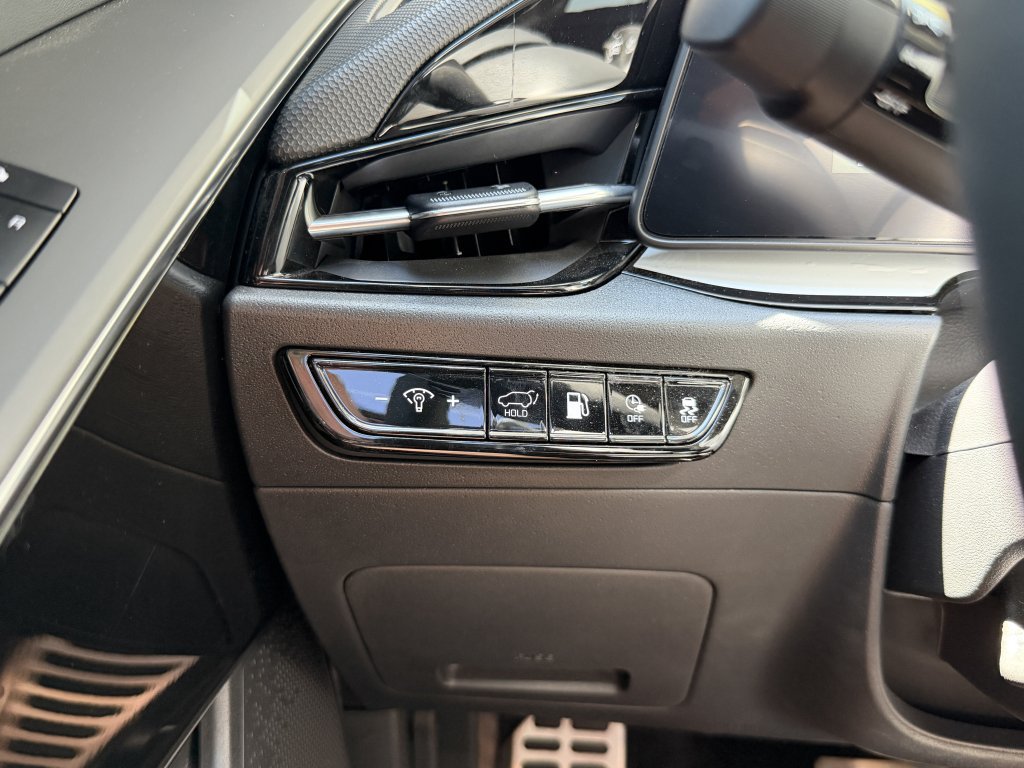Used 2024 Kia Niro SX Touring FWD image 25