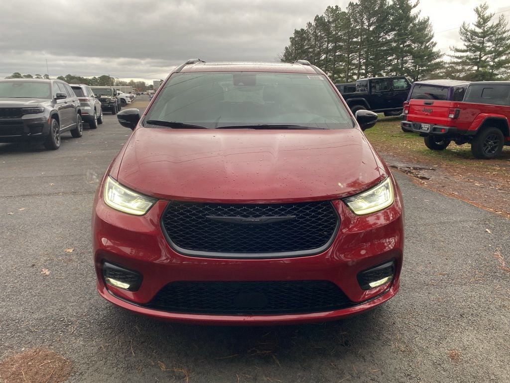 New 2026 Chrysler Pacifica Limited w/ S Appearance Package image 2