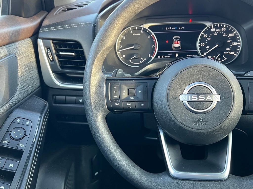 Used 2023 Nissan Rogue SV image 18