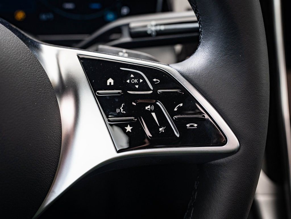 Used 2025 Mercedes-Benz GLC 300 4MATIC image 27