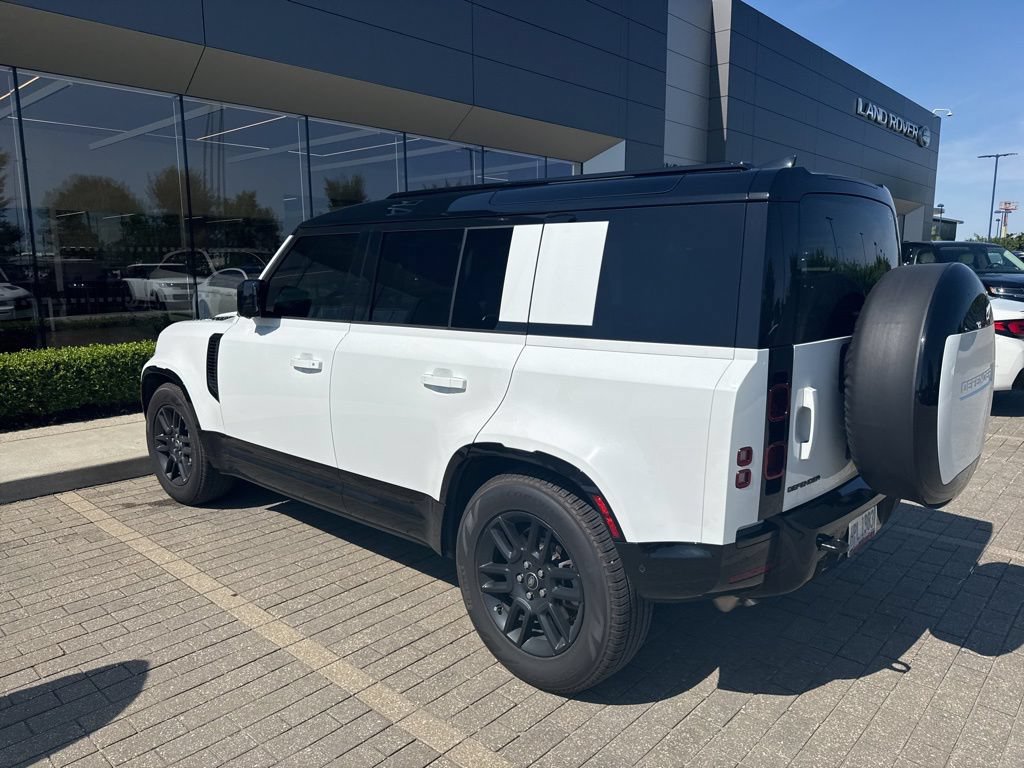 Certified 2025 Land Rover Defender 110 X-Dynamic SE AWD/4WD image 7