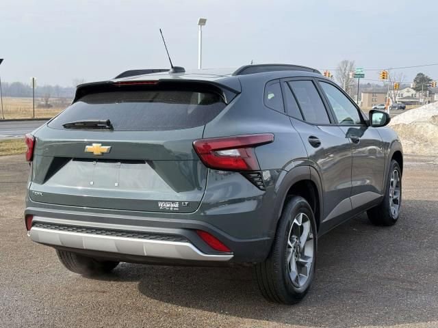 Used 2025 Chevrolet Trax LT FWD image 5