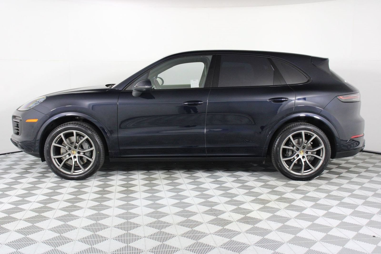 Certified 2023 Porsche Cayenne S AWD/4WD image 2
