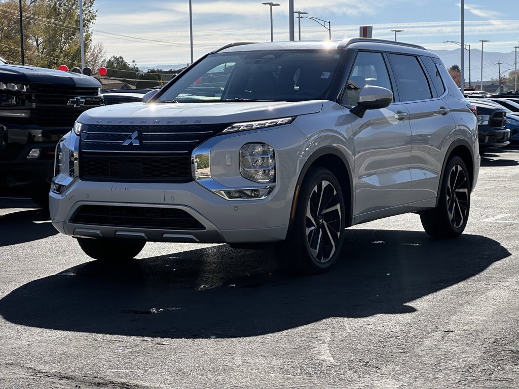 Used 2024 Mitsubishi Outlander SEL image 3