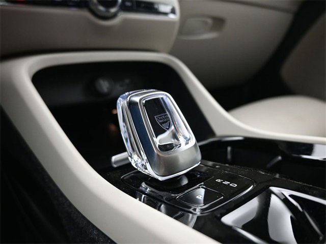 Used 2024 Volvo XC40 B5 Plus w/ Protection Package Premier image 11