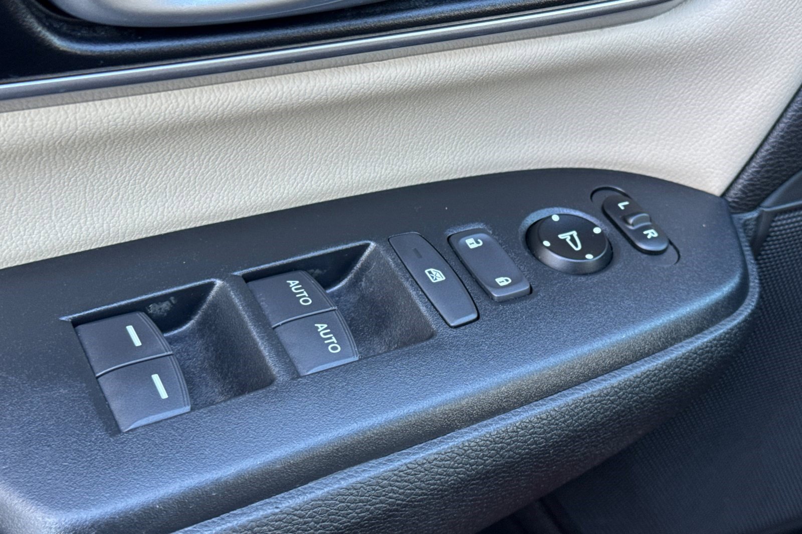 Used 2018 Honda CR-V Touring image 12