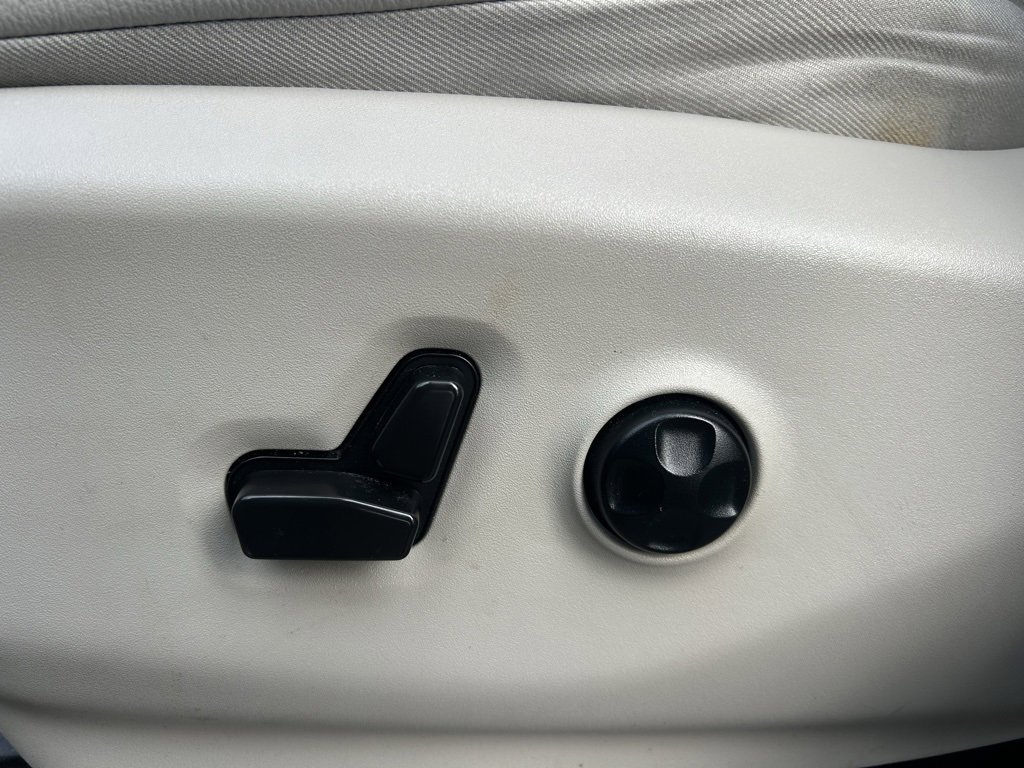 Used 2021 Chrysler Pacifica Touring-L image 11