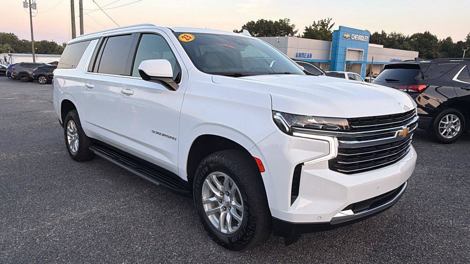 Used 2023 Chevrolet Suburban LT RWD image 6