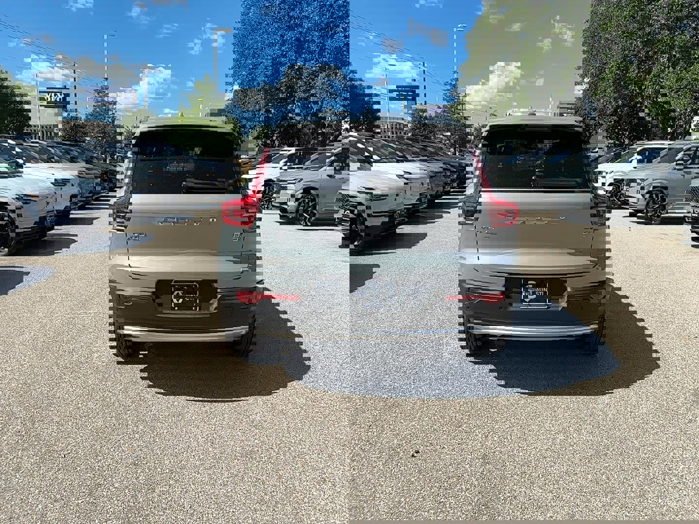 New 2025 Volvo XC40 B5 Ultra w/ Protection Package image 4