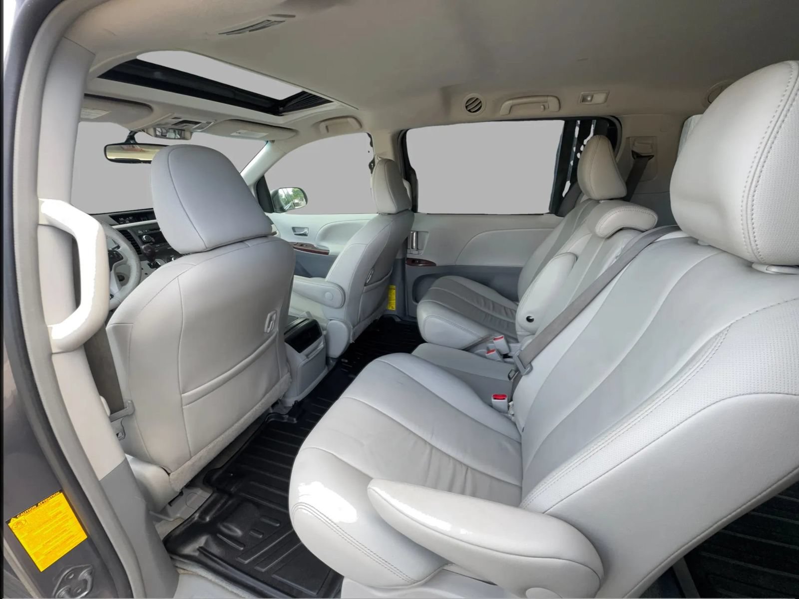 Used 2014 Toyota Sienna XLE FWD image 30