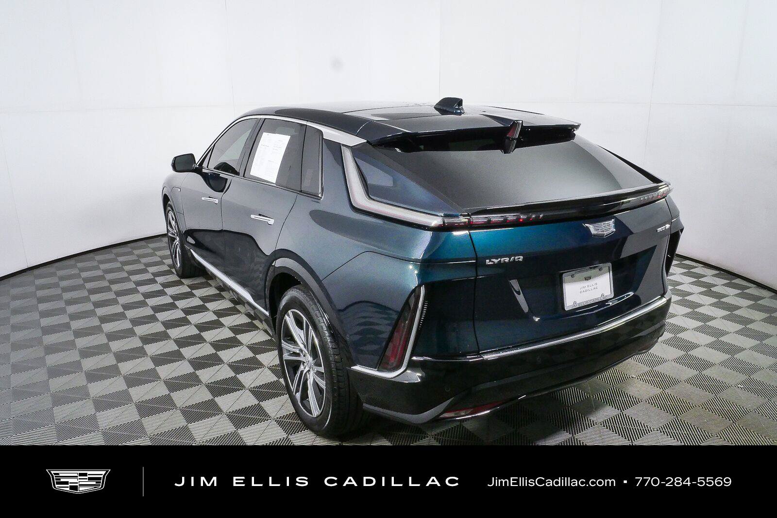Used 2025 Cadillac Lyriq Luxury AWD/4WD image 25