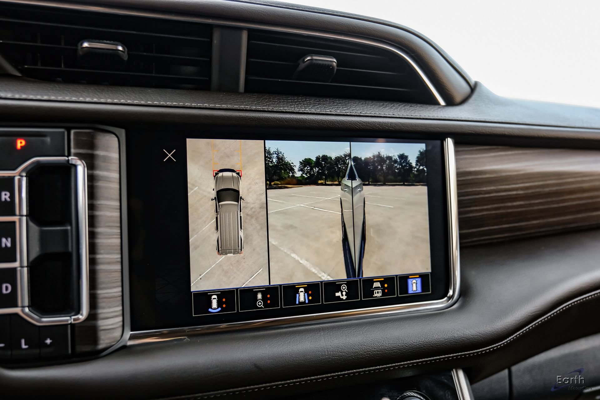 Used 2024 GMC Yukon XL Denali AWD/4WD image 65