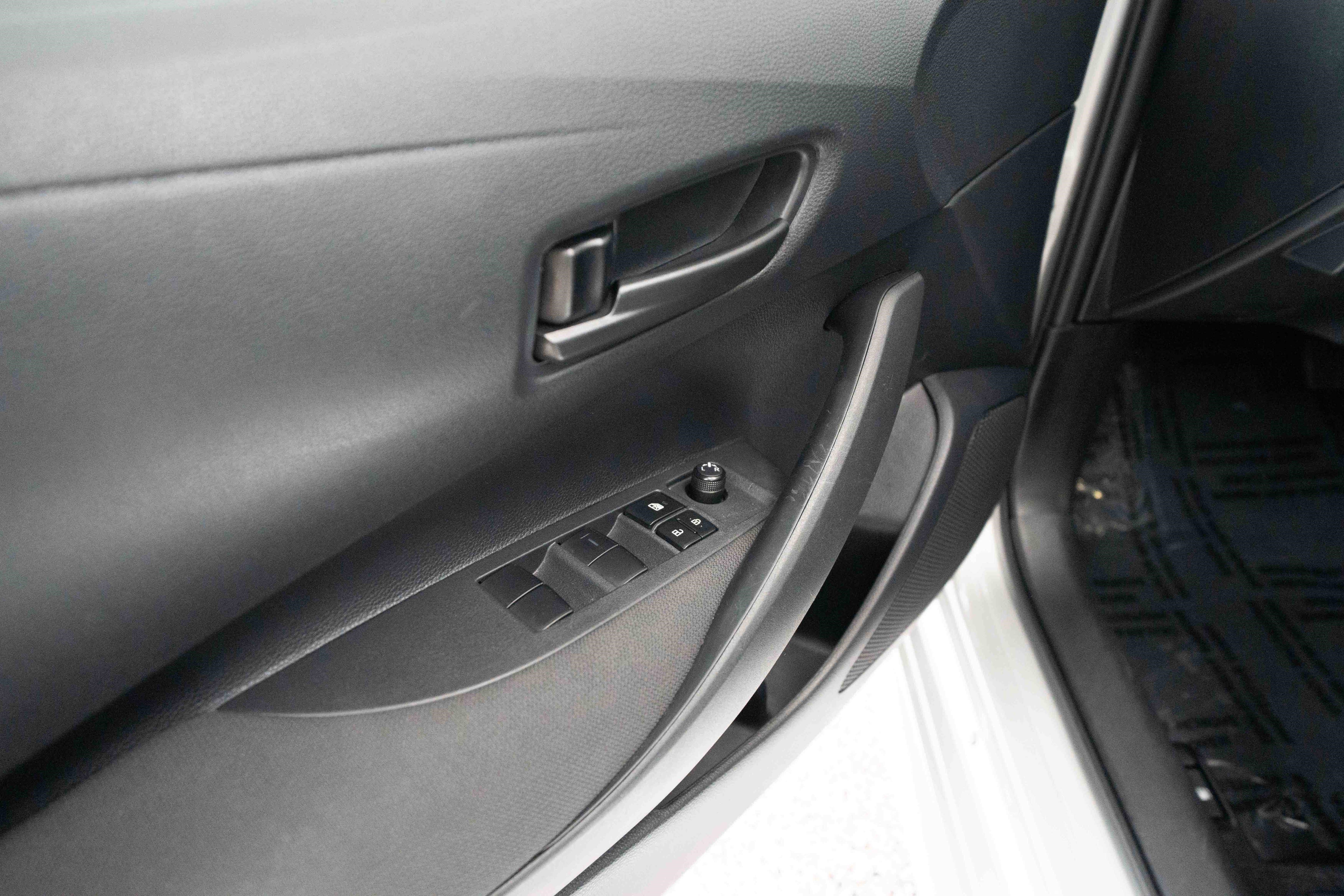 Used 2025 Toyota Corolla LE FWD image 7