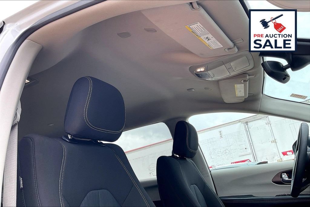 Used 2023 Chrysler Voyager LX FWD image 21