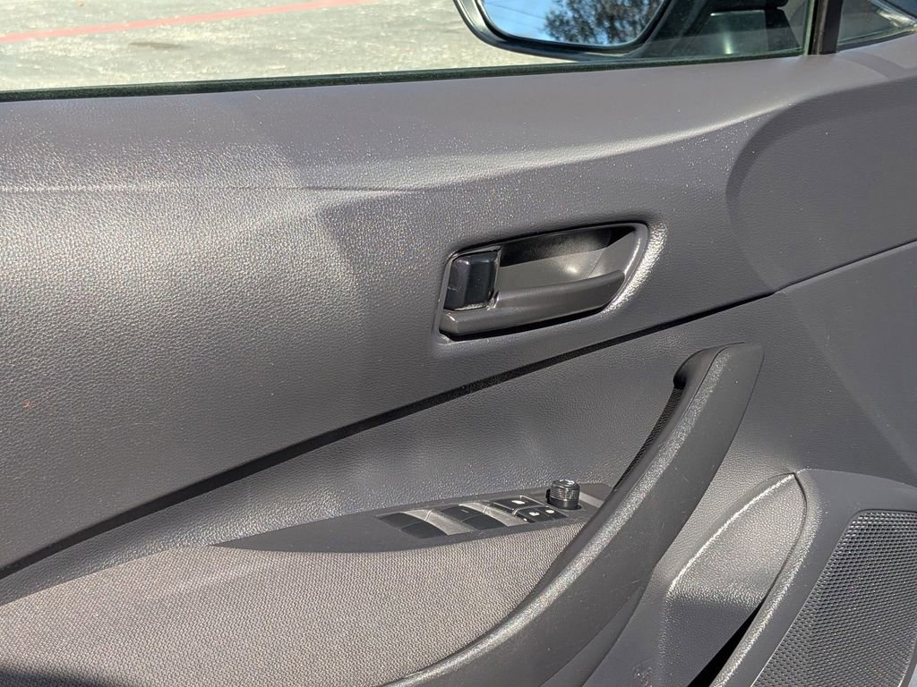 Used 2025 Toyota Corolla LE image 13