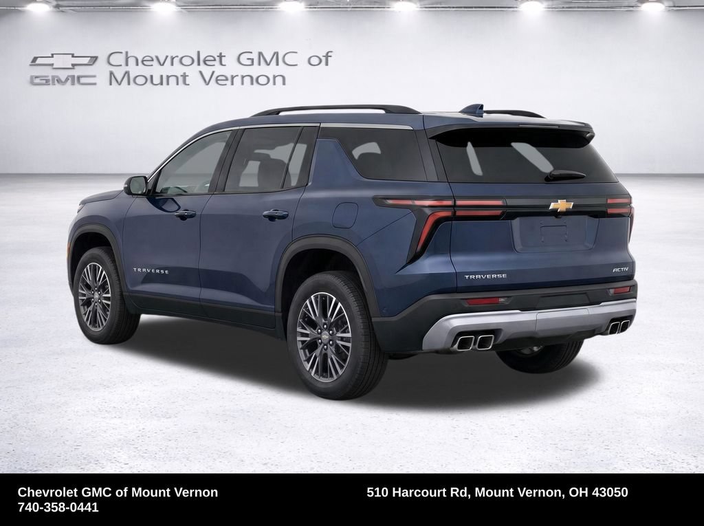 Used 2025 Chevrolet Traverse LT FWD image 3
