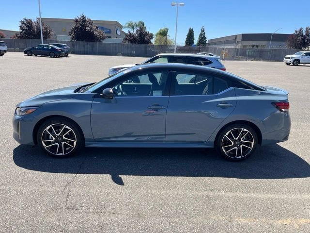 Used 2025 Nissan Sentra SR FWD image 8