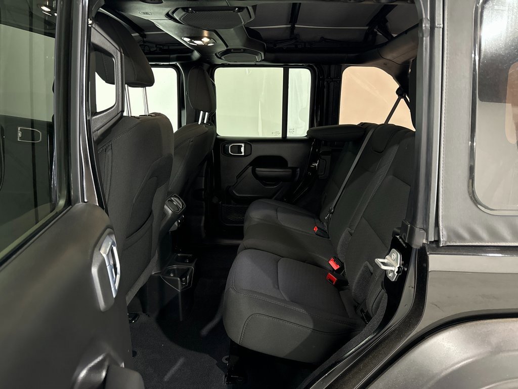 Used 2022 Jeep Wrangler Unlimited Sport image 19