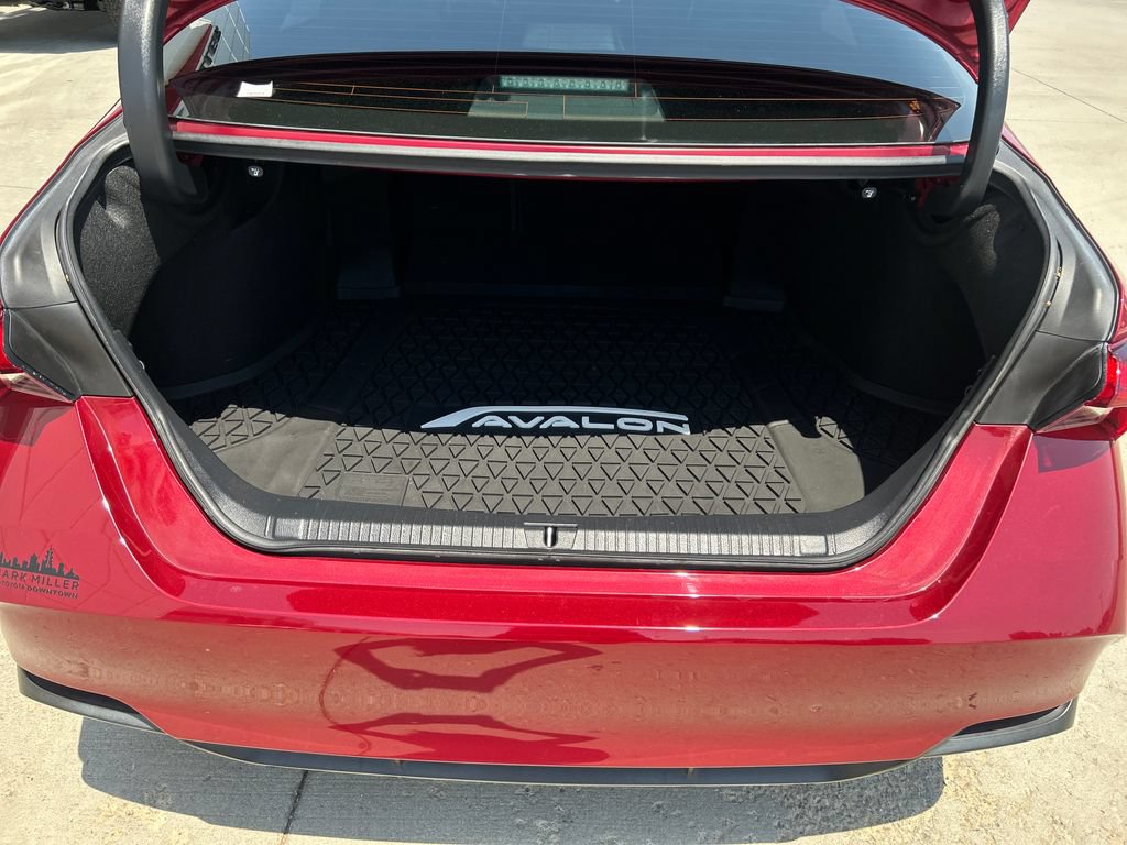Certified 2021 Toyota Avalon XLE FWD image 24