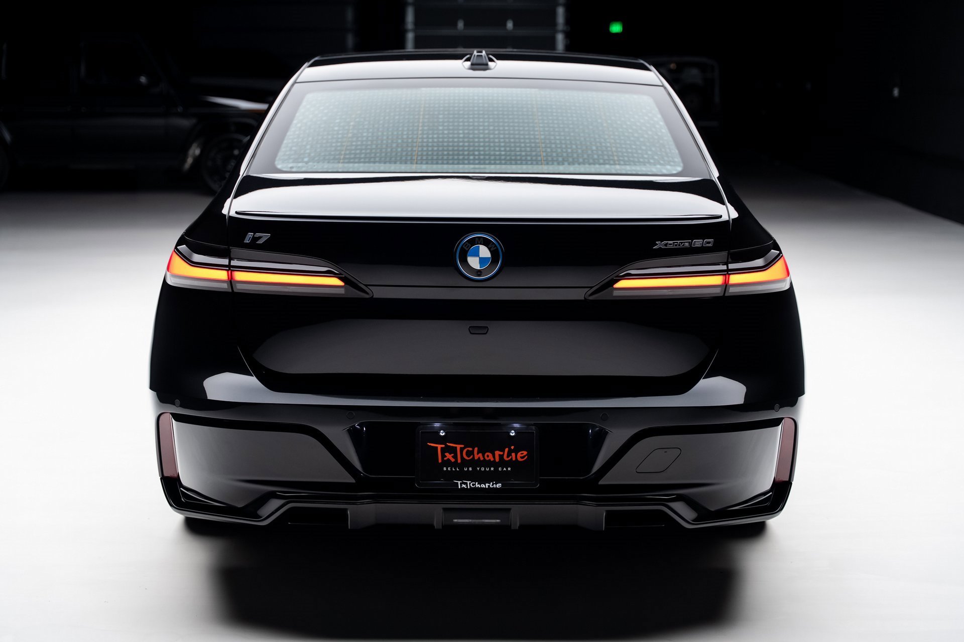 Used 2023 BMW i7 xDrive60 w/ Executive Package 2 image 25