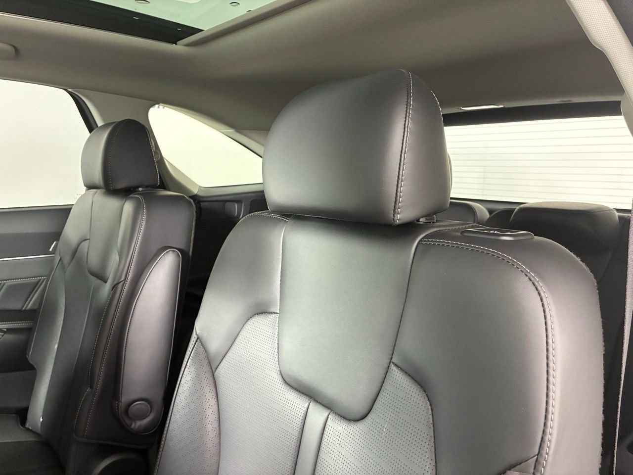 Used 2025 Kia Sorento SX image 26