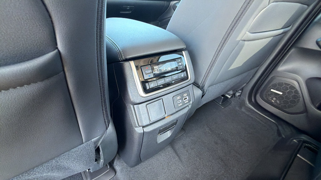 New 2026 Subaru Ascent Limited AWD/4WD image 18