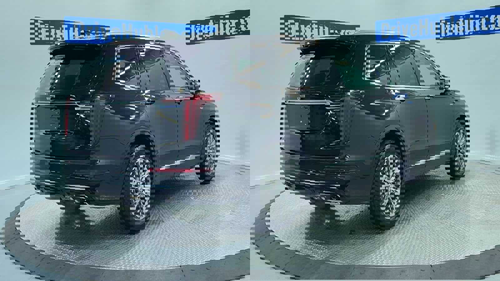 Used 2025 Cadillac XT6 Premium Luxury image 8