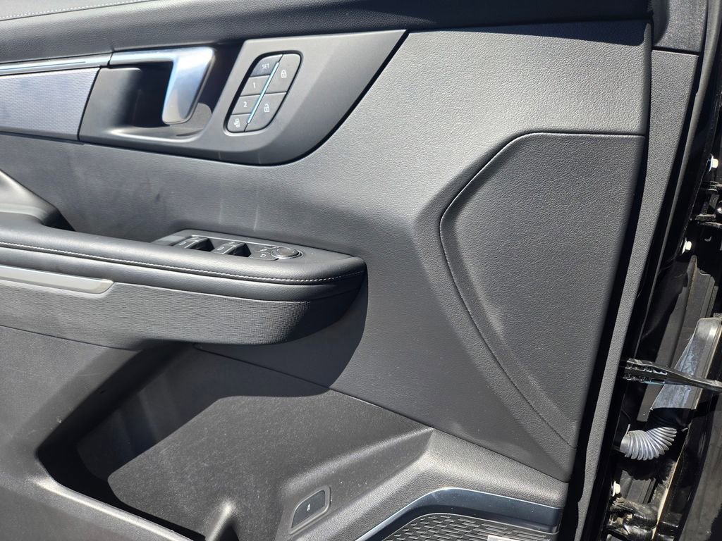 Used 2025 Buick Enclave Sport Touring w/ Power Package image 14