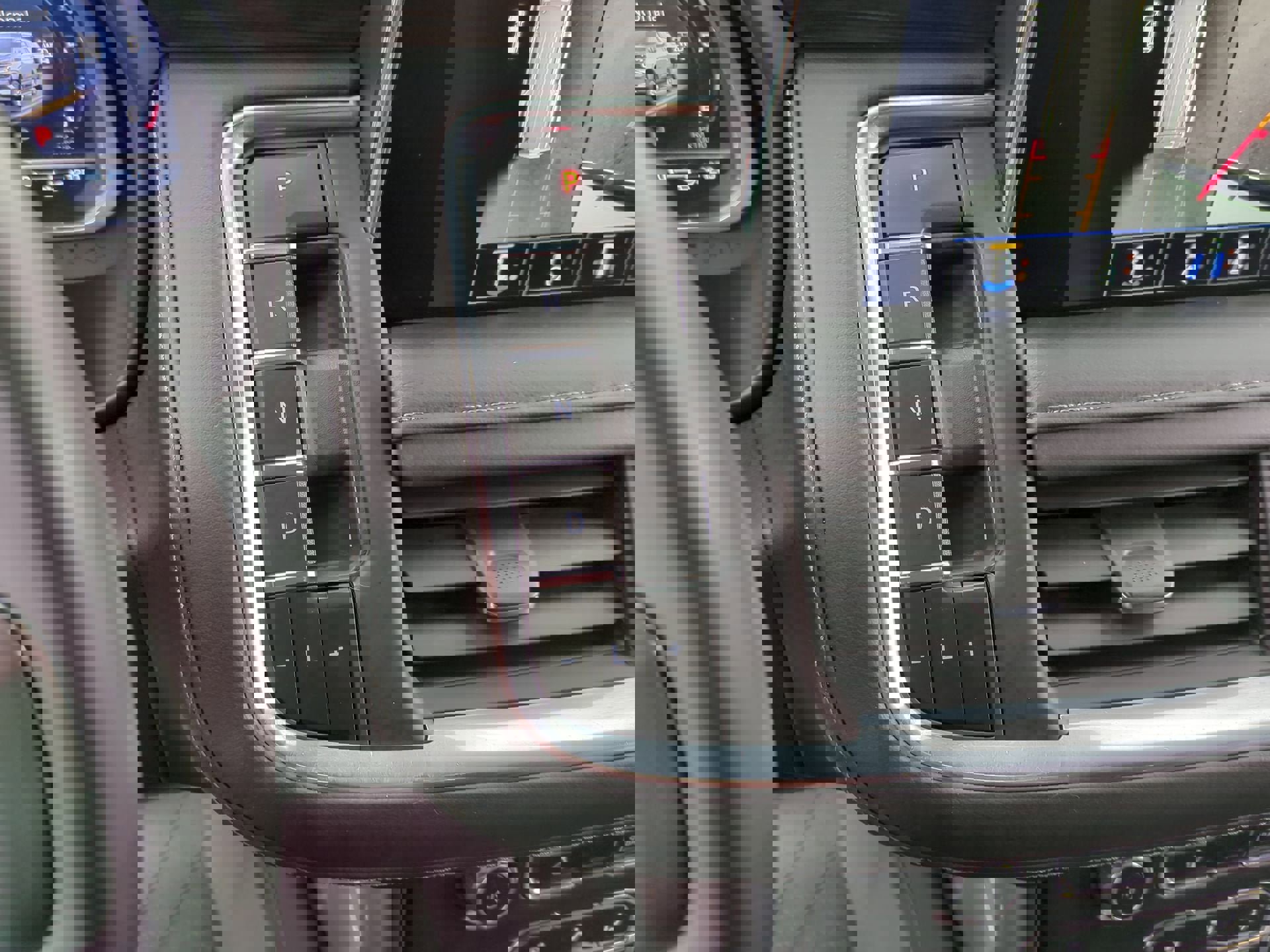 Certified 2023 Chevrolet Tahoe Z71 w/ Luxury Package image 15