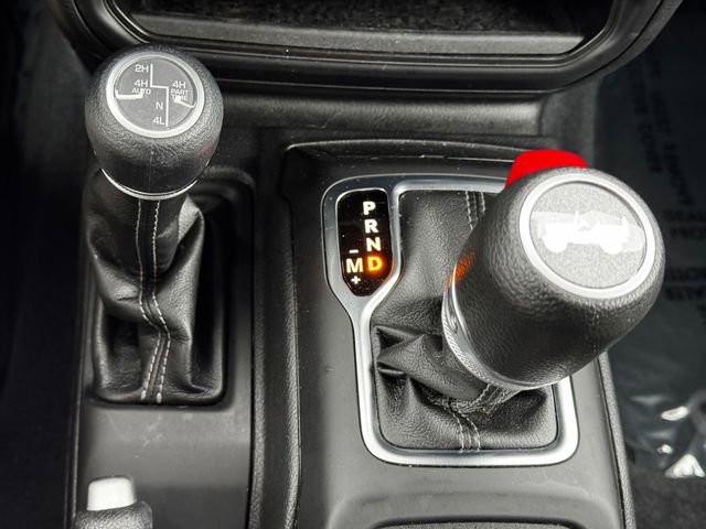 Used 2024 Jeep Wrangler Unlimited w/ Convenience Group image 37