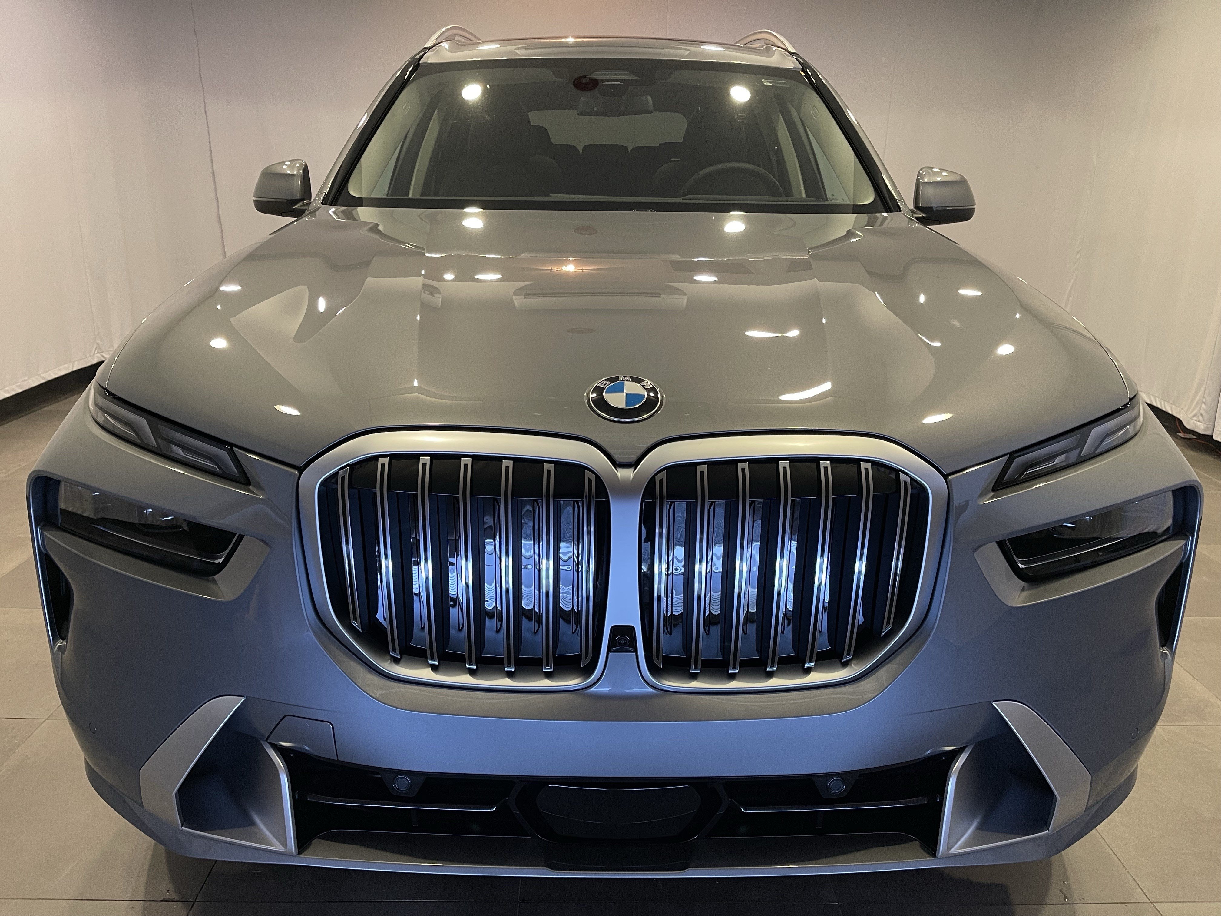 New 2027 BMW X7 xDrive40i w/ Premium Package AWD/4WD image 2