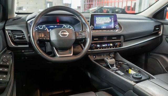 Used 2025 Nissan Rogue SV w/ SV Premium Package image 14