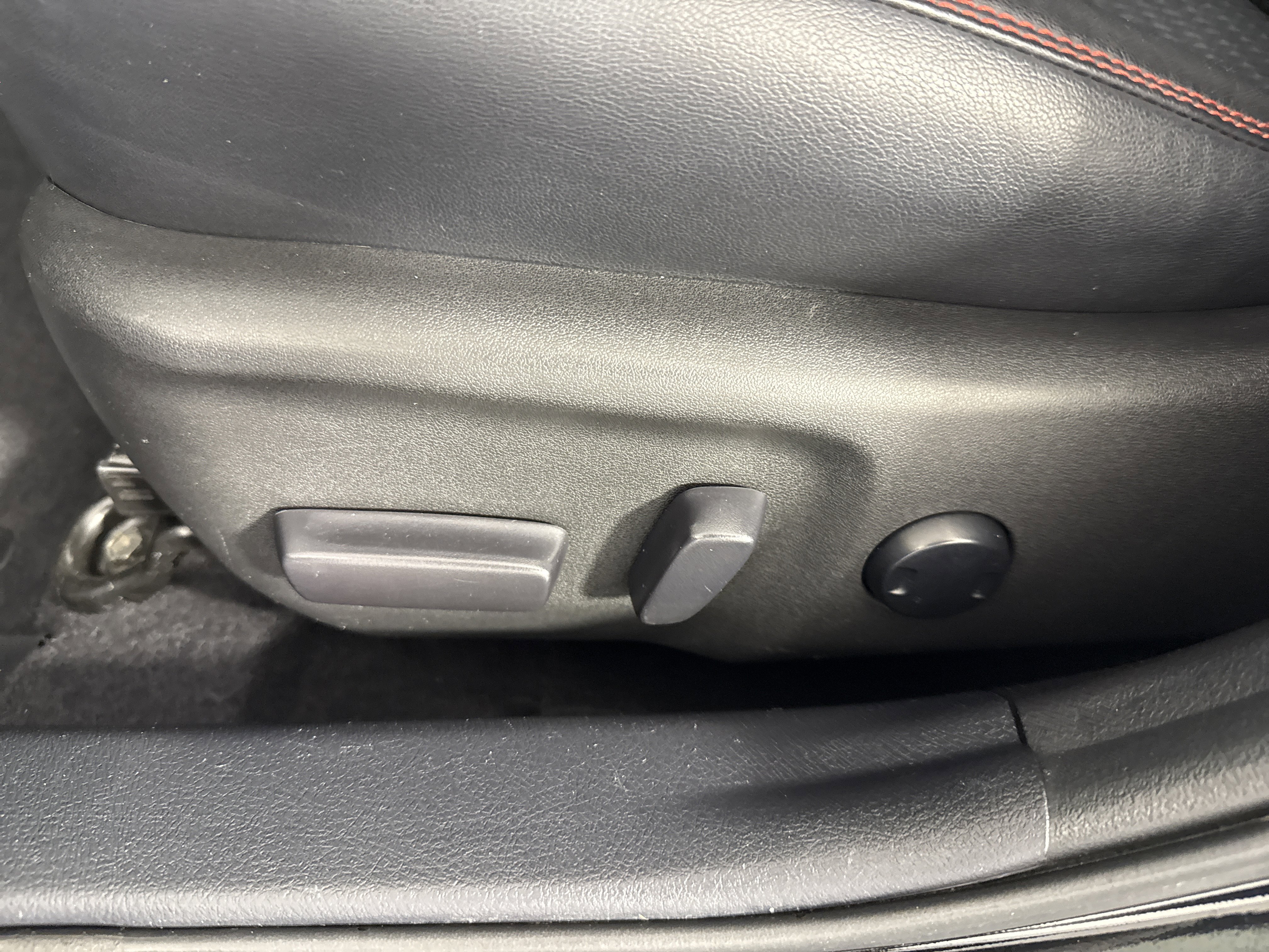 Used 2015 Toyota Camry SE image 16