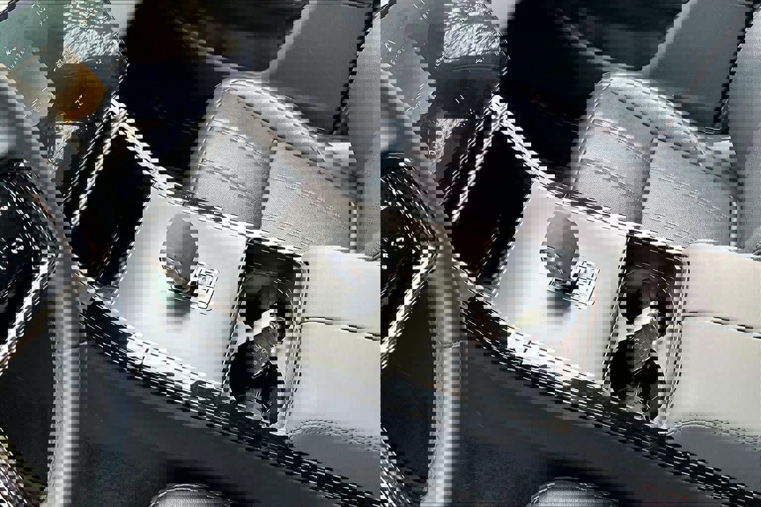 Used 2024 Land Rover Range Rover Evoque Dynamic SE image 32