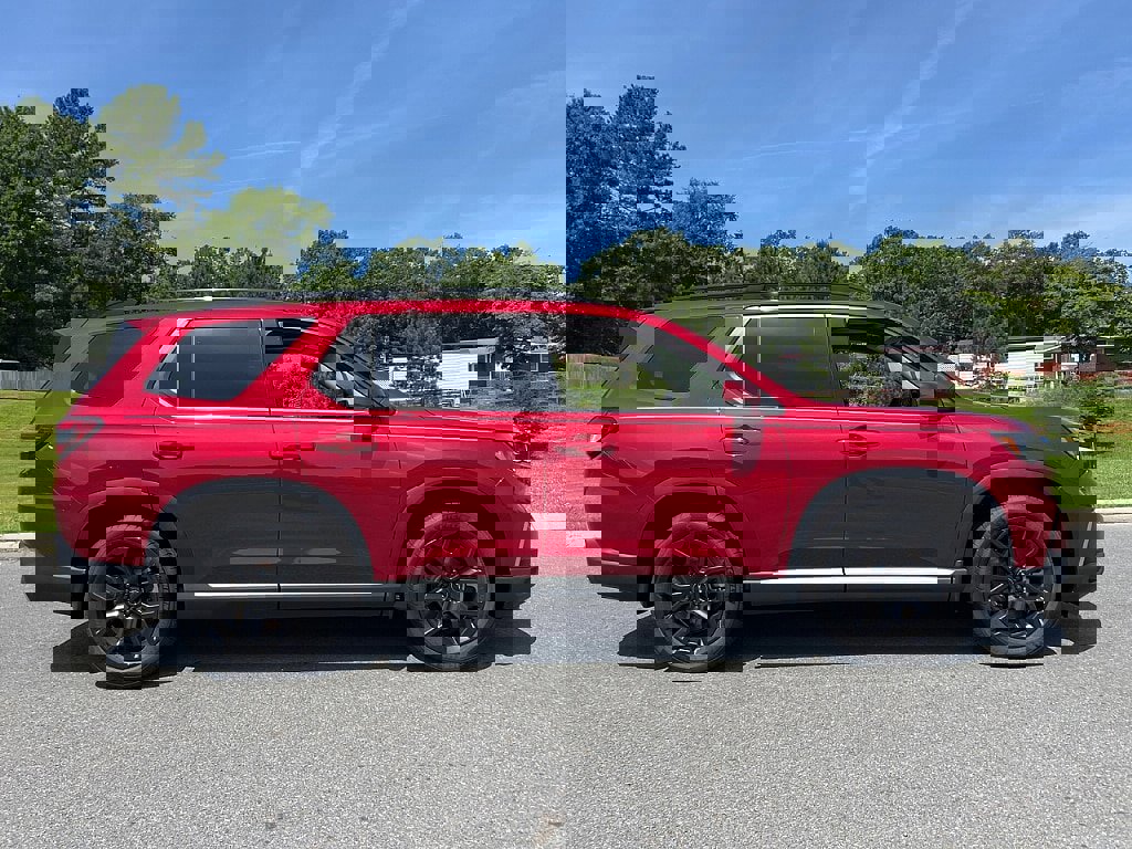 New 2025 Honda Pilot Touring image 2