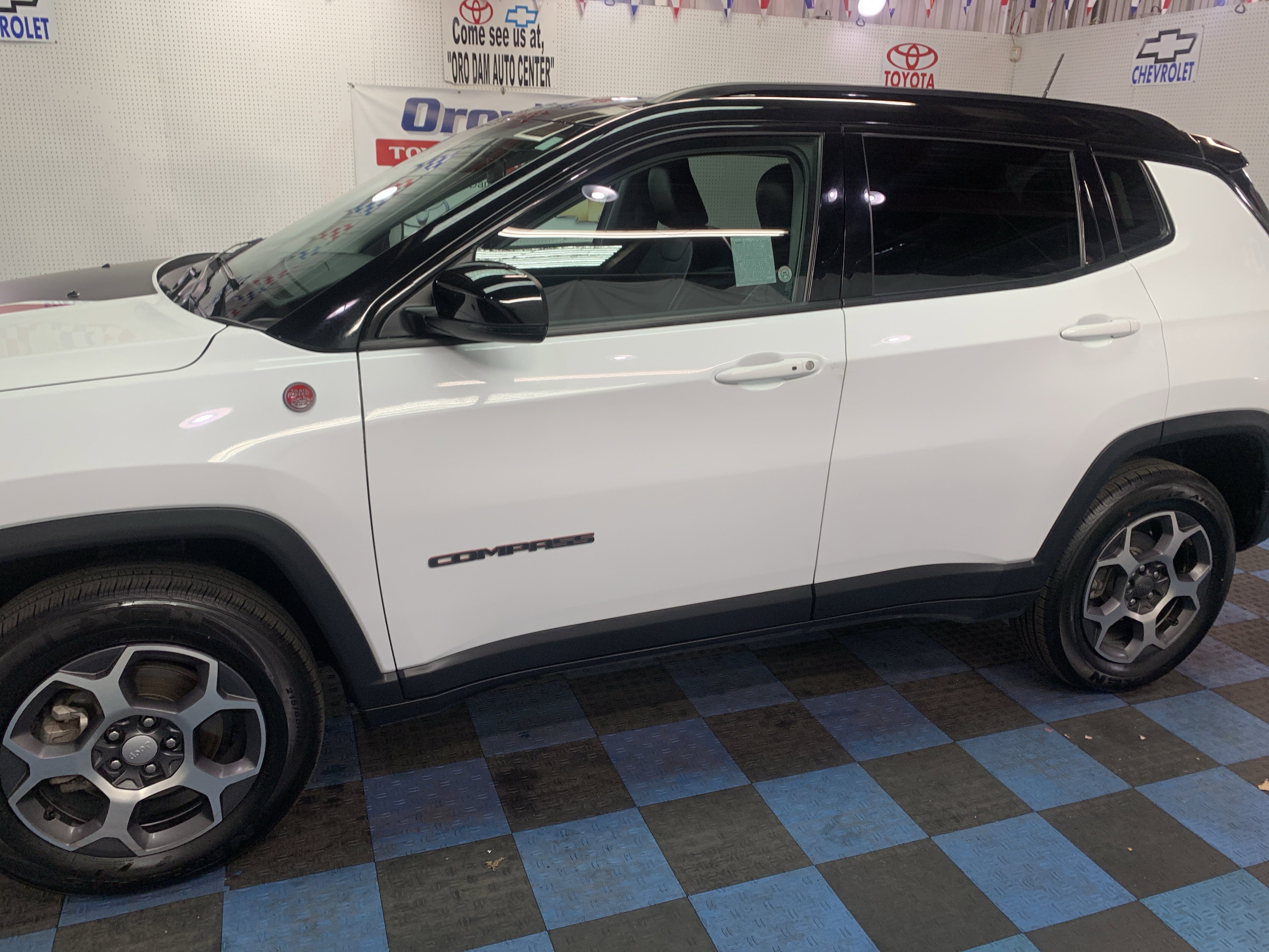 Used 2022 Jeep Compass Trailhawk w/ Trailhawk Elite Group image 3