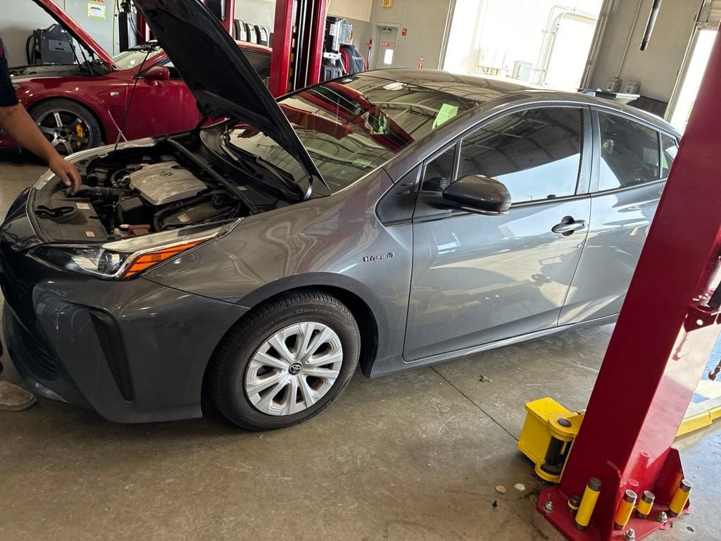 Used 2022 Toyota Prius L Eco FWD image 4